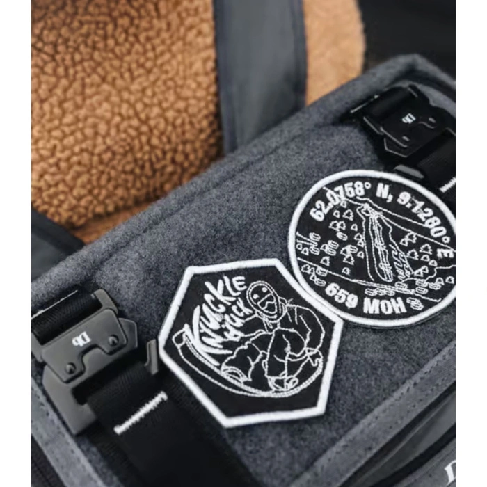 Plecak unisex Db Bags The Strom miejski sportowy z naszywkami szary z 30 L